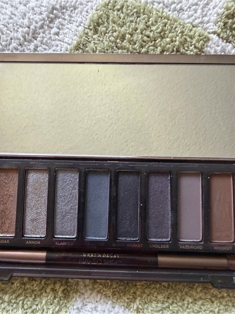 Urban Decay Naked Smoky Eyeshadow Palette - Smoky Taupe & Neutral Brown Tones - Picture 4 of 5